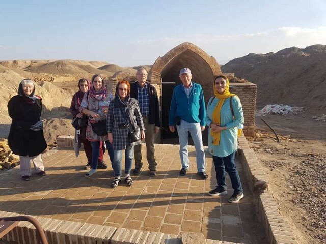 بازدید گردشگران خارجی از جاذبههای تاریخی خراسان رضوی