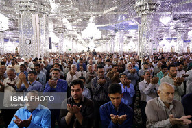 اقامه نماز عید سعید فطر در رواق‌های حرم رضوی