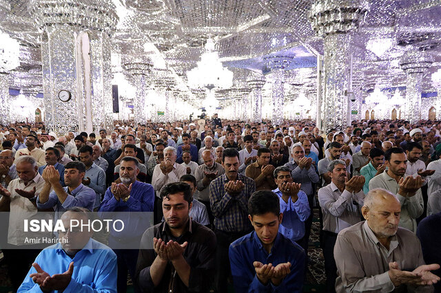 اقامه نماز عید سعید فطر در رواق‌های حرم رضوی