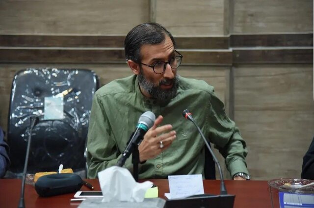 در بیان حماسههای خود لکنت داریم