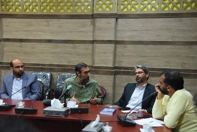 در بیان حماسههای خود لکنت داریم