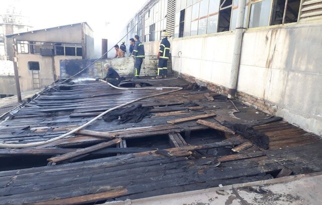 مهار آتش در کارخانه قند فریمان پس از ۳ ساعت تلاش