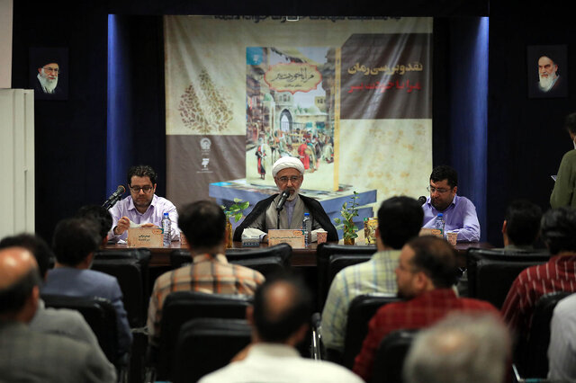 ترجمه آثار مبتذل باعث ایجاد گسست فرهنگی در جامعه شده است