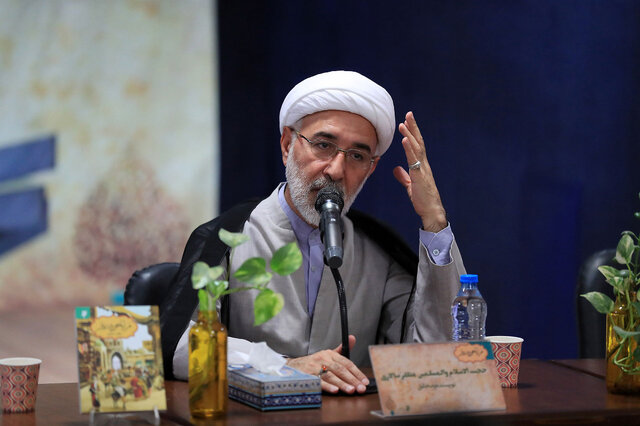 ترجمه آثار مبتذل باعث ایجاد گسست فرهنگی در جامعه شده است