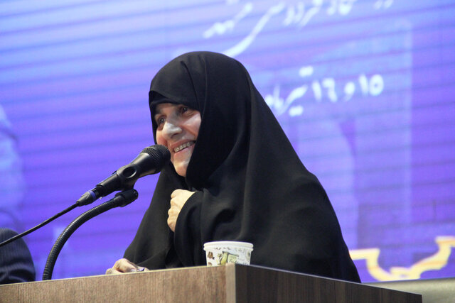 عکس آرشیوی است اگر خانواده فروبپاشد، یک الگوی زندگی فروپاشیده است/ رسانه باید به کنترل ارزشها کمک کند