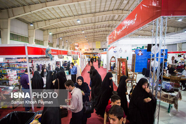 زنجانیها با برگزاری نمایشگاه پائیزه به استقبال مهر میروند زنجانیها با برگزاری نمایشگاه پائیزه به استقبال مهر میروند