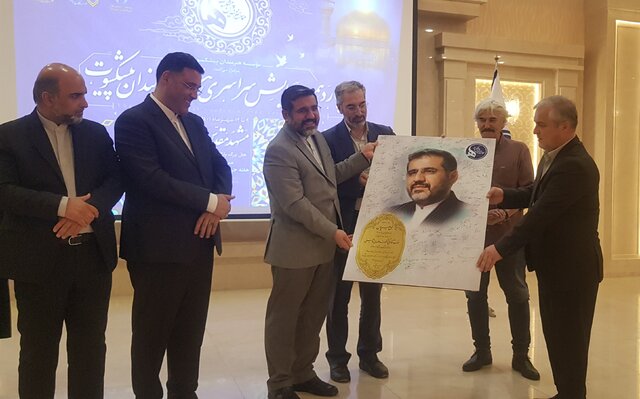 هنرمندان پیشکسوت وحدت ملی ایجاد کنند