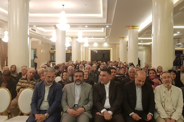 هنرمندان پیشکسوت وحدت ملی ایجاد کنند