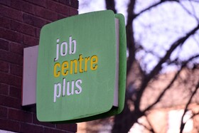 نگاهی به نرخ بیکاری در بریتانیا