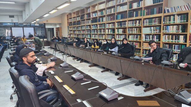 شعر امروز زنده و پویا نیست