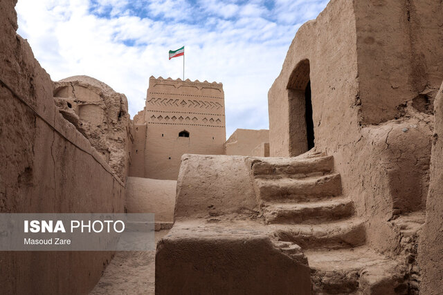 نخستین بانک جهان در کجا واقع شده است؟