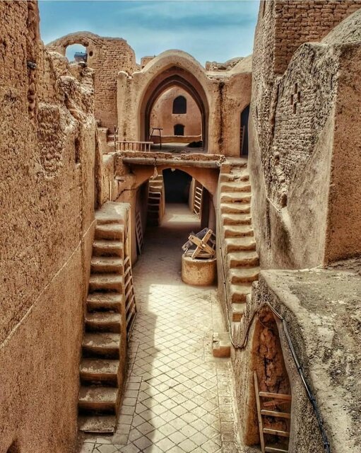 نخستین بانک جهان در کجا واقع شده است؟