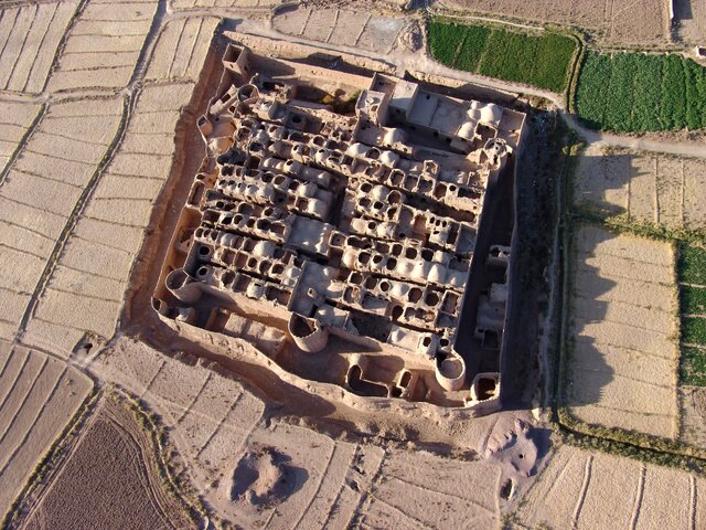 نخستین بانک جهان در کجا واقع شده است؟