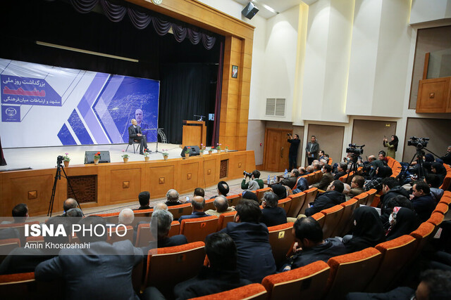 گفت‌وگو را بالاتر از ارتباطات می‌بینم/ مشهد یک متن خواندنی است