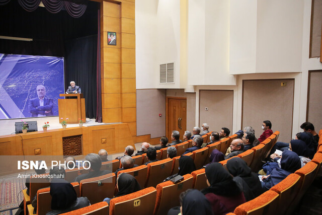 هادی خانیکی نقش بیبدیلی در عرصه گفتوگو ایجاد کرده است