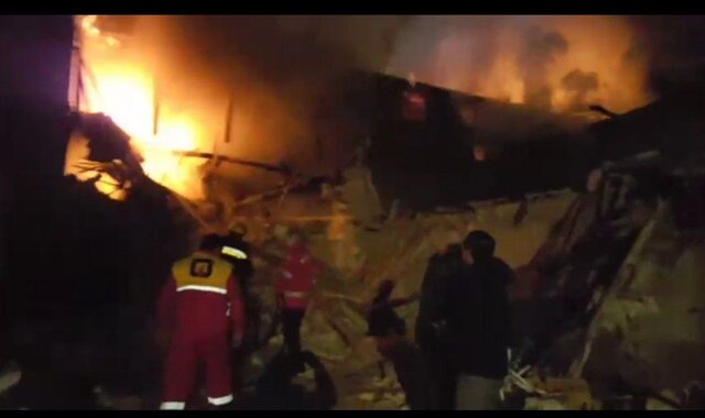 آتشسوزی گسترده هشت واحد تجاری در قوچان/ آتش هنوز مهار نشده است