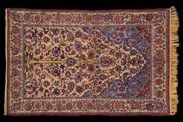 سیری در گنجینه فرشهای وقفی حاج حسینآقا ملک