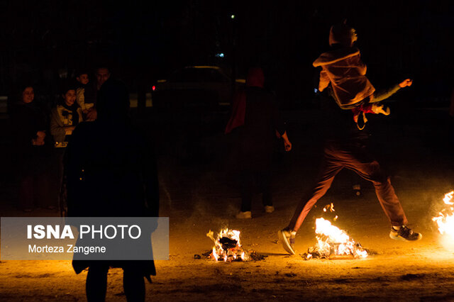 عکس آرشیوی است. مصدومیت ۱۵ نفر در فارس در حوادث چهارشنبه سوری