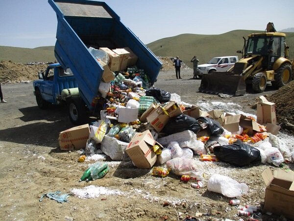 جمع آوری و معدومسازی بیش از ۲۰هزار کیلوگرم مواد غذایی فاسد در زاهدان جمع آوری و معدومسازی بیش از ۲۰هزار کیلوگرم مواد غذایی فاسد در زاهدان