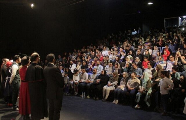 عکس از آرشیو حضور هنرمندان باتجربه در تئاتر مشهد محدود شده است