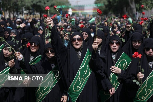 با دختران سرزمین خورشید در روز گلباران حرم علی ابن موسی‌الرضا(ع)