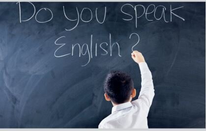 چه عواملی به نظام آموزشی زبان انگلیسی آسیب وارد می‌کند؟