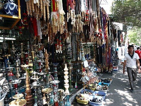 عکس تزئینی است عنوان صنایع دستی همردیف فروشگاههای عرضه قلیان و مواد دخانی قرار نگیرد