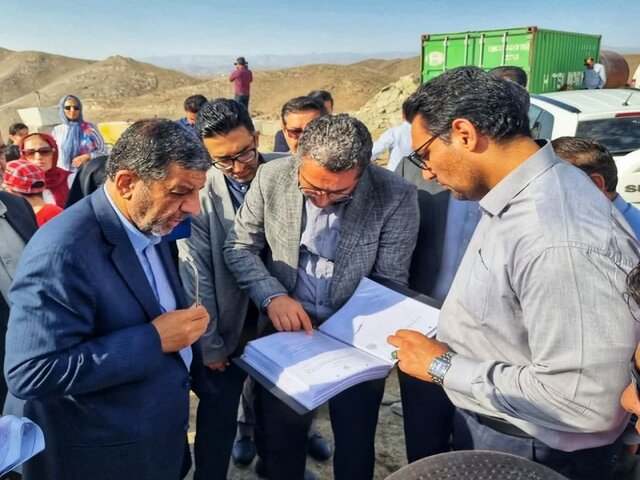 بازدید وزیر میراث ازسنگنگارههای ۴هزارساله دیزدر/تشکیل تیم ویژه برای رسیدگی تخریب سنگنگارهها