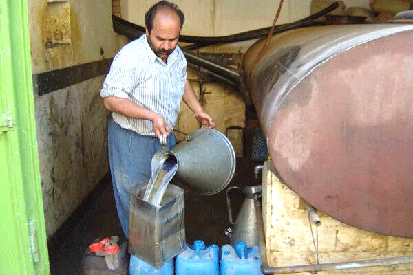 عکس از آرشیو سهمیه سوخت کسبه کاشمر در ویلاهای چه کسانی مصرف شد؟