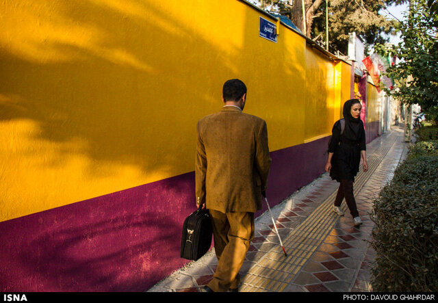 عکس از آرشیو مردی که هیچگاه عصایش رها نشد