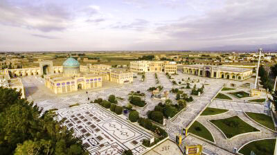 مدرسی که به شهادت رسید و زیارتگاهی که غریب ماند