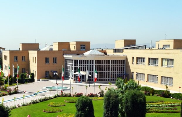خانوادهها سعی کنند به جای «دکتر»، «فناور» تحویل جامعه دهند