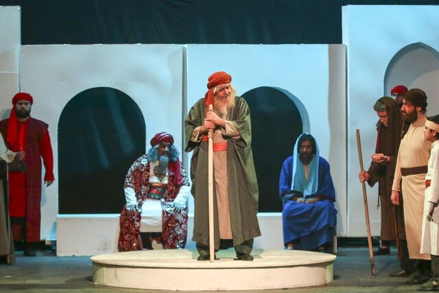 نمایشهای آیینی بیگانگی مردم با تئاتر را حل میکند