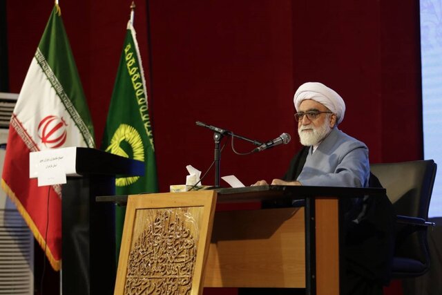 نقش مهم نویسندگان و روایتگران دفاع مقدس در حفظ هویت ملی و دینی نسل جوان نقش مهم نویسندگان و روایتگران دفاع مقدس در حفظ هویت ملی و دینی نسل جوان