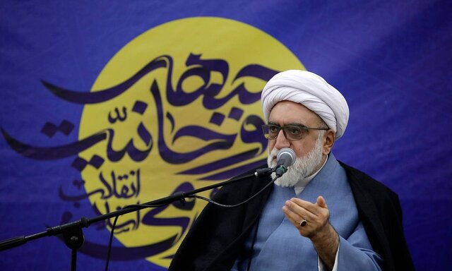 عکس از آرشیو تولیت آستان قدس رضوی: قرآن کتاب حیات، معجزه و سعادت است