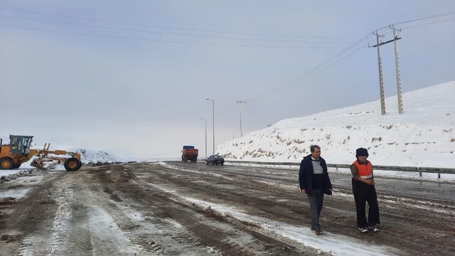 سرمای هوا حرکت دو قطار مسافربری سرخس را متوقف کرد