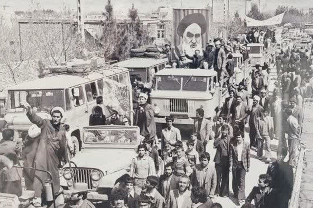 شور و حال انقلاب و اعلامیههایی که با تلگراف به این شهر میرسید شور و حال انقلاب و اعلامیههایی که با تلگراف به این شهر میرسید