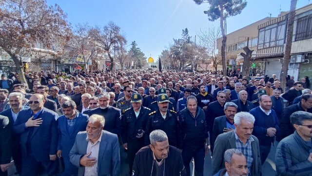 پیکر محمدرضا خباز به خانه ابدی بدرقه شد/مردم برای آخرین دیدار آمدند