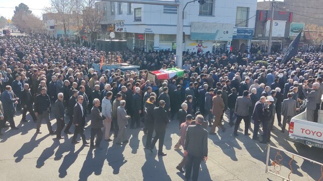 پیکر محمدرضا خباز به خانه ابدی بدرقه شد/مردم برای آخرین دیدار آمدند