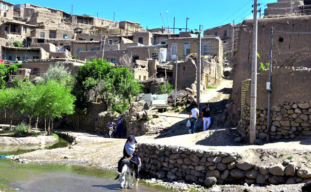 زندگی ۱۸۰ نفر در روستای با بافت ۱۵۰ سال قبل