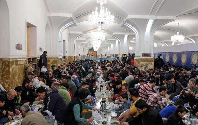 سفره کریم اهل بیت(ع) در حرم مطهر رضوی گسترده میشود سفره کریم اهل بیت(ع) در حرم مطهر رضوی گسترده میشود