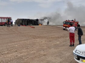 واژگونی تانکر حمل سوخت در محور شادمهر به مهنه/آتش سوزی موجب مسدود شدن جاده شد