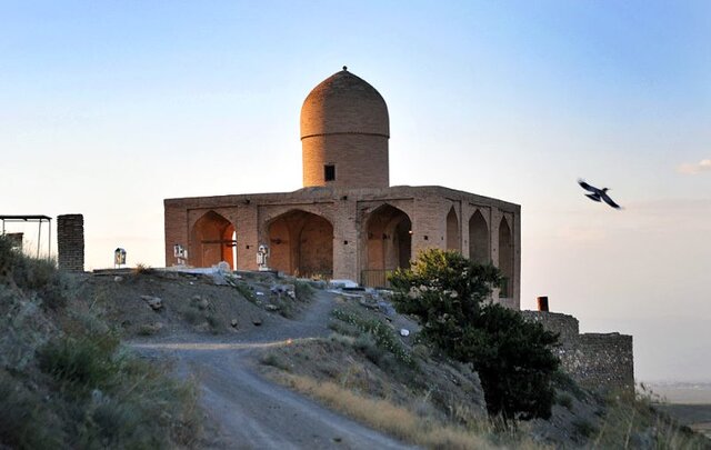آرامگاه «گهوارهگر» یکی از زیباترین بناهای بهجا مانده در دشت توس