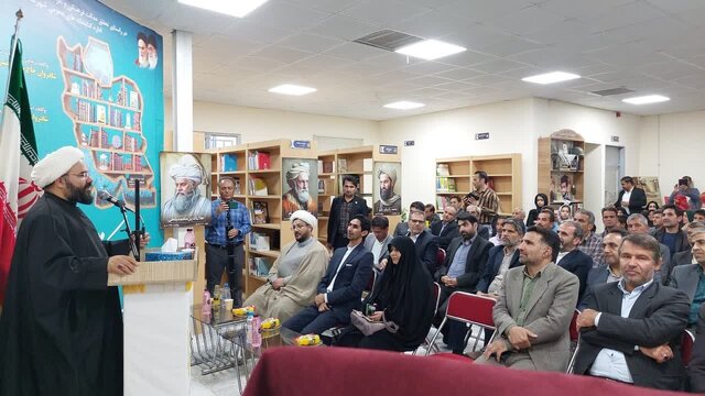 کتابخانههای عمومی نقش ارشادی را در جامعه ایفا میکنند