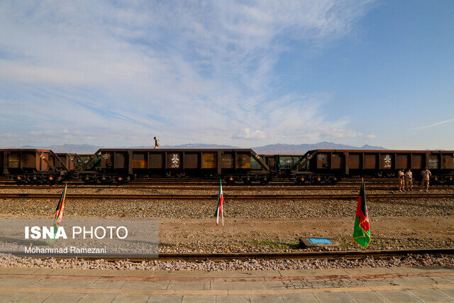 عکس از آرشیو است دلیل توقف قطار ترانزیتی افغانستان، ناهماهنگی راه آهن و گمرک بود/ اکنون مشکلی نیست