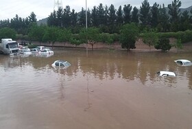 دو جنازه در سیلاب پل انقلاب مشهد پیدا شدند/ تعداد خودروهای گرفتار مشخص نیست