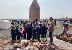 بازدید گردشگران آلمانی و بلژیکی از برج تاریخی رادکان