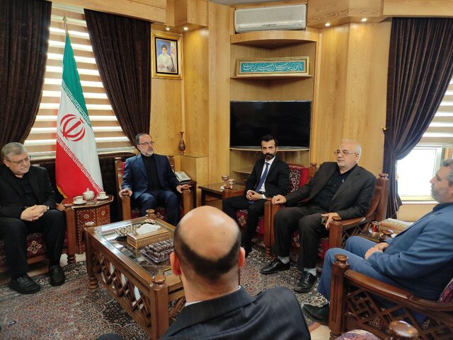 امضای دفتر یادبود شهدای خدمت توسط سرکنسول کشورهای خارجی در مشهد