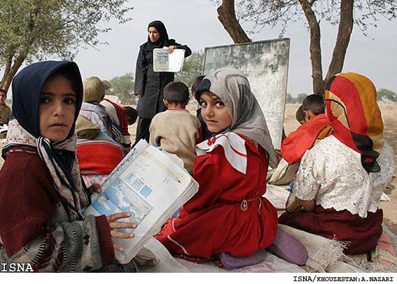 عکس از آرشیو است کوچ معلمان همراه با دانش آموزان عشایر