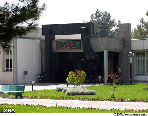 دانشکده علوم ریاضی دانشگاه فردوسی نیازمند ایجاد رشتههایی با آینده شغلی خوب در دانشکده ریاضی هستیم